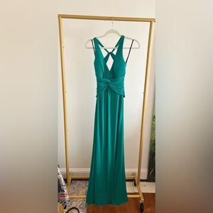 🪩 Laundry By Shelli Segal Evening/Prom Gown - Green Shimmer